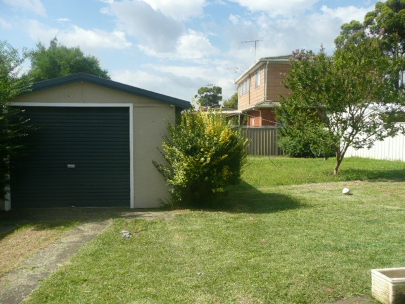 95 Manila Rd, Lethbridge Park NSW 2770