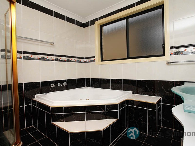 15 Lisbon St, Mount Druitt NSW 2770