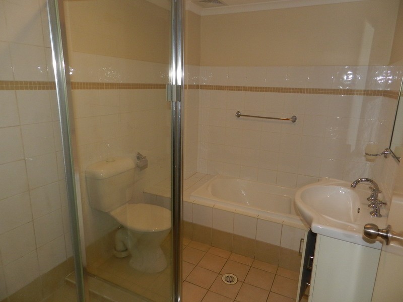 13/02 Wentworth Avenue, Toongabbie NSW 2146