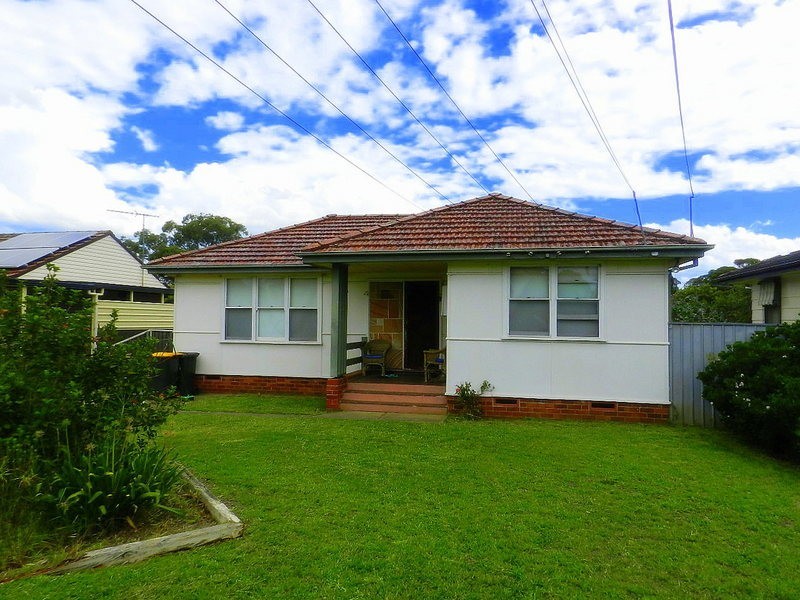 16 Lingayen Ave, Lethbridge Park NSW 2770
