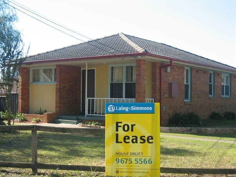 66 Tarawa Street, Lethbridge Park NSW 2770