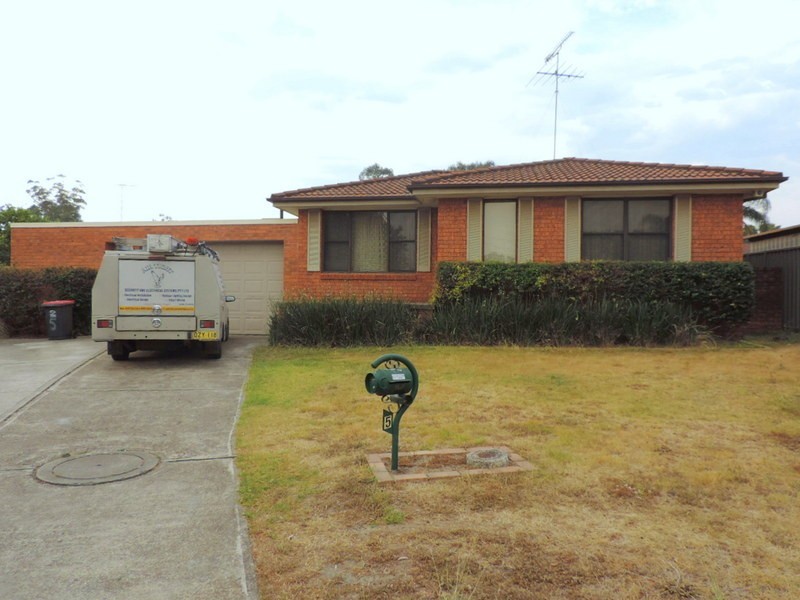 5 Bird Place, St Clair NSW 2759