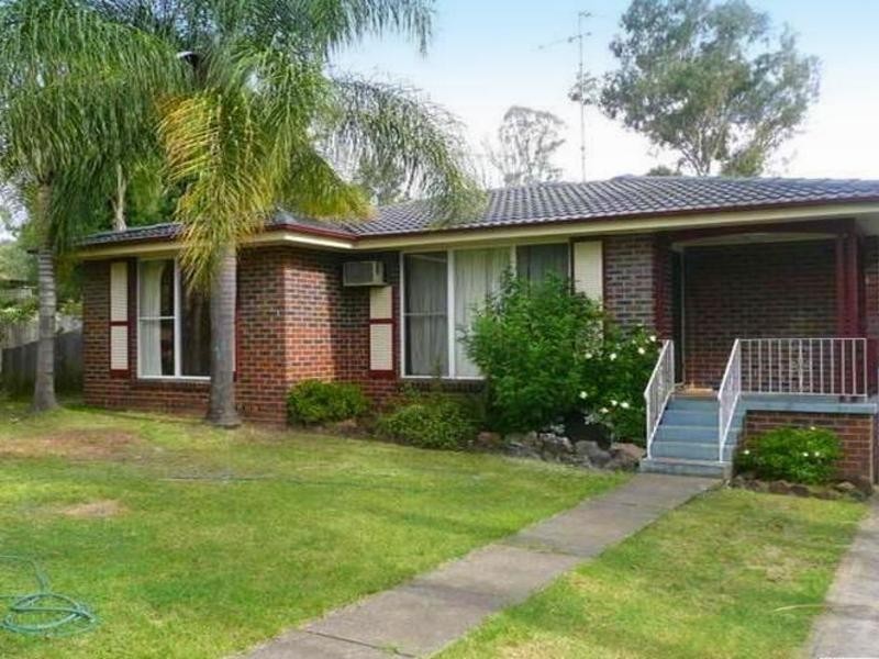 6 Ree Place, St Clair NSW 2759