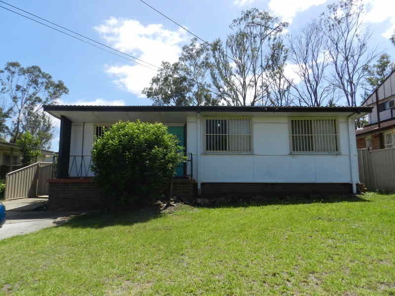 18 Bulolo Drive, Whalan NSW 2770