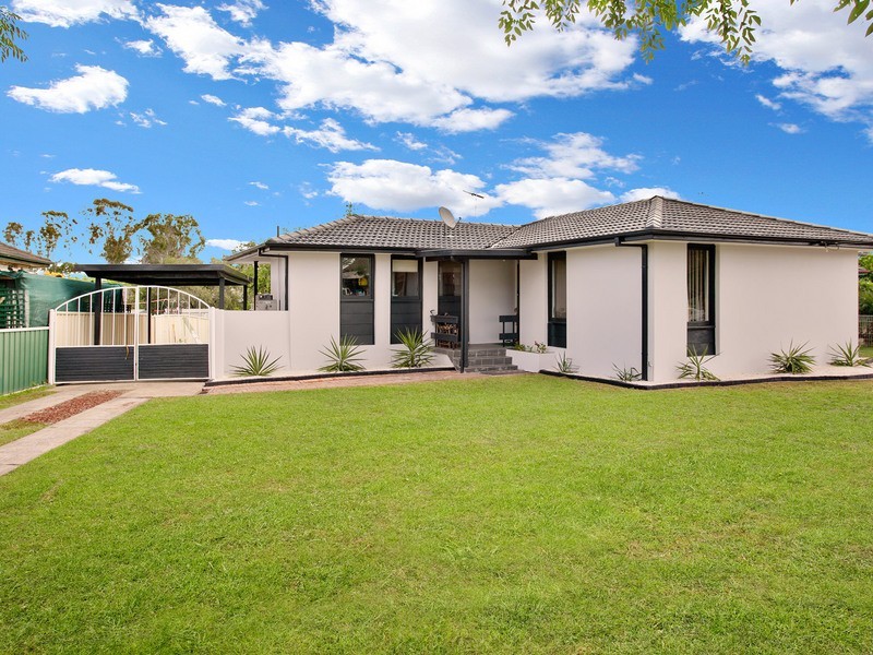 18 Andover Cres, Hebersham NSW 2770