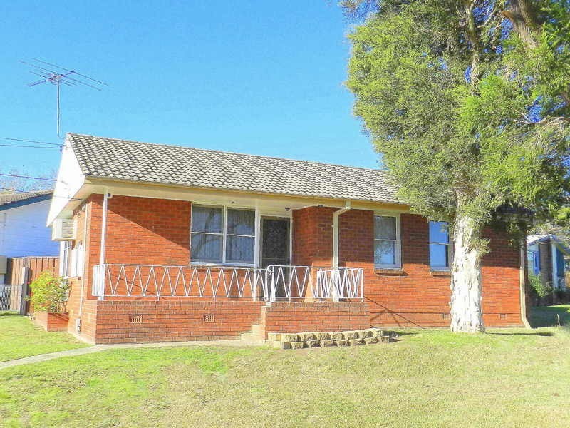 35 Lang Crescent, Blackett NSW 2770