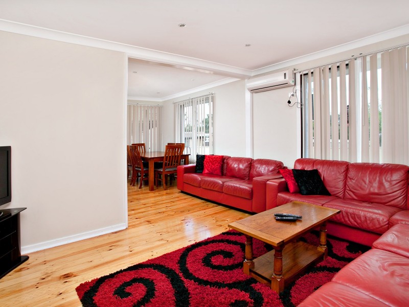 18 Andover Cres, Hebersham NSW 2770