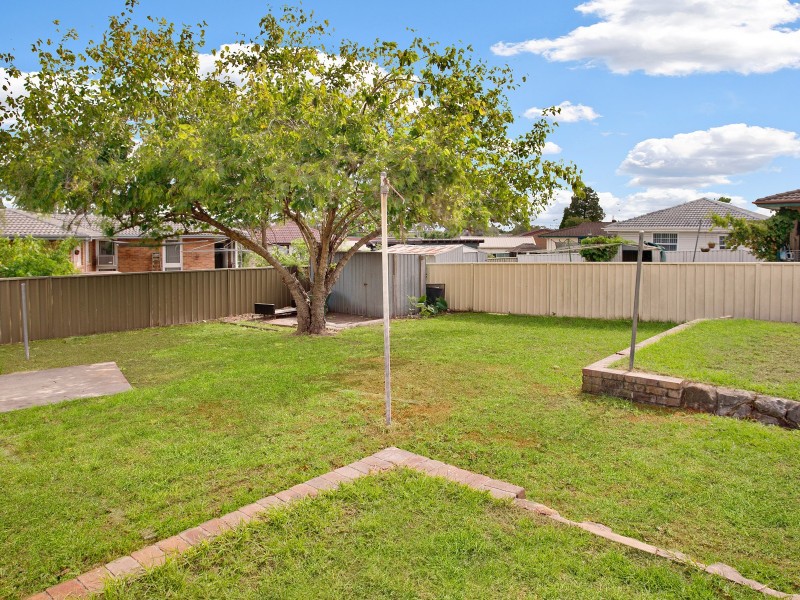 18 Andover Cres, Hebersham NSW 2770