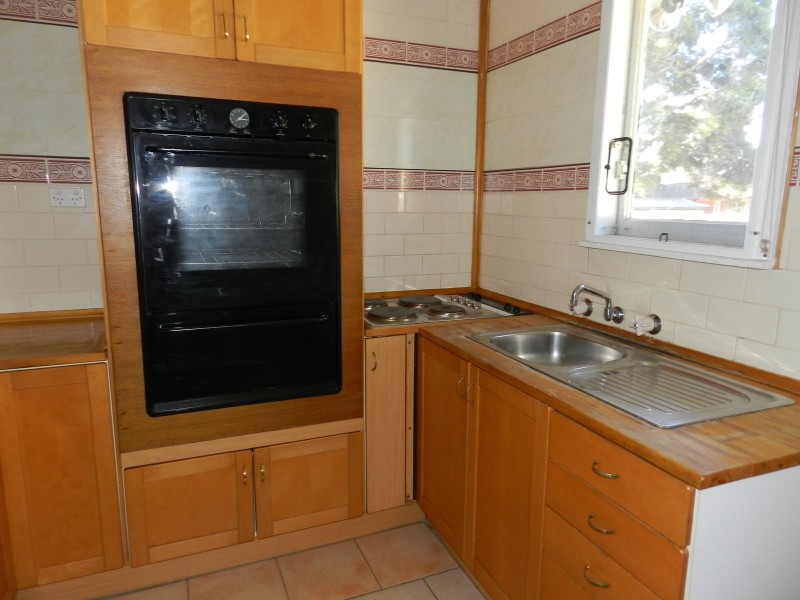 27 Manila Road, Lethbridge Park NSW 2770