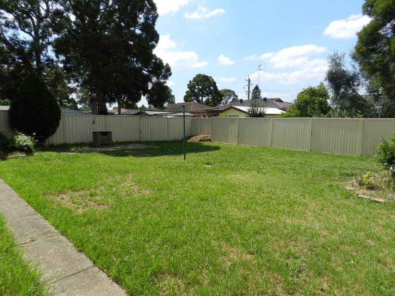 27 Manila Road, Lethbridge Park NSW 2770