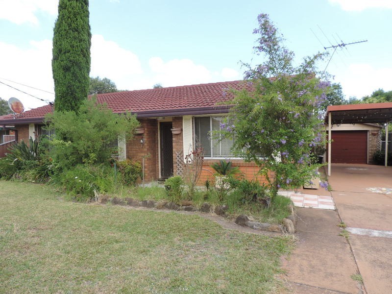 8 Darly Place, Dharruk NSW 2770