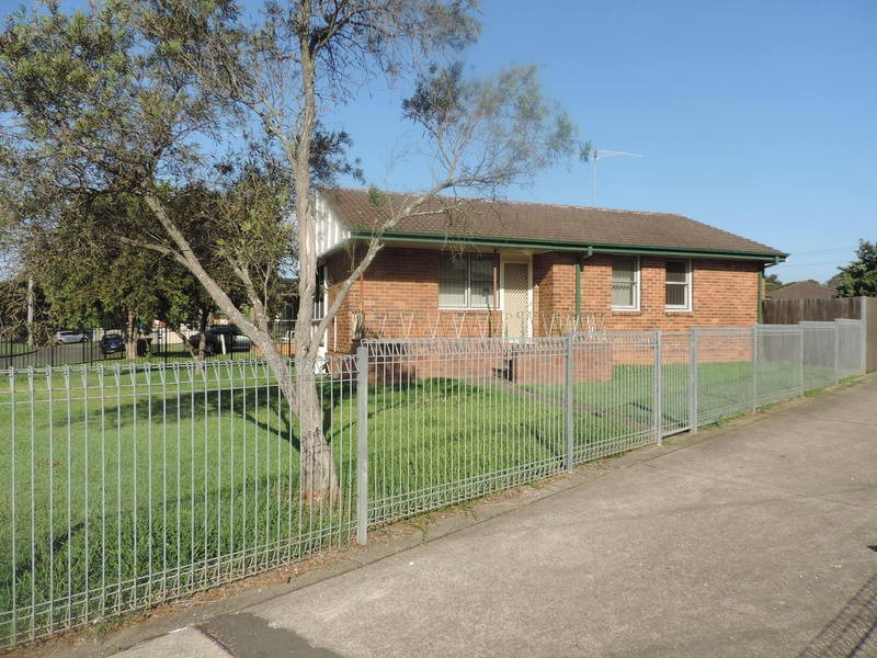 24 Sandakan Crescent, Lethbridge Park NSW 2770