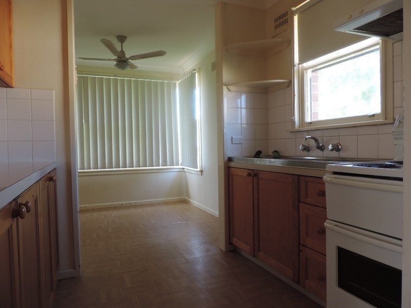 24 Sandakan Crescent, Lethbridge Park NSW 2770