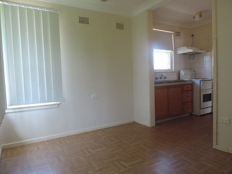 24 Sandakan Crescent, Lethbridge Park NSW 2770