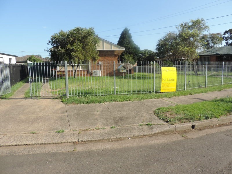 24 Sandakan Crescent, Lethbridge Park NSW 2770