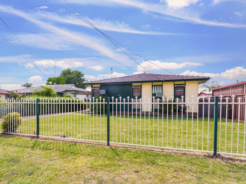 4  Parkes Crescent, Blackett NSW 2770