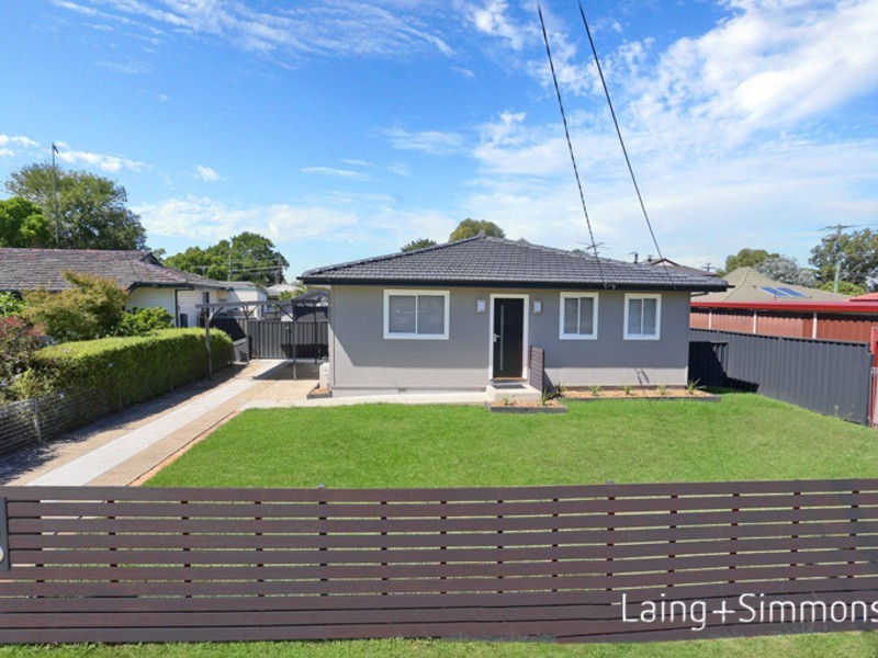 4 Parkes Crescent, Blackett NSW 2770