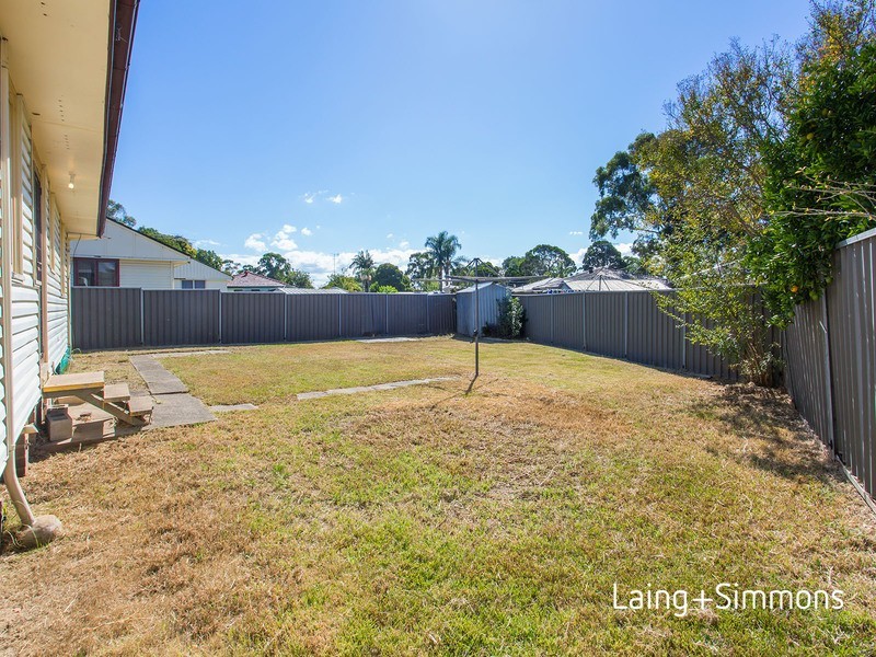 33  Melanesia Avenue, Lethbridge Park NSW 2770