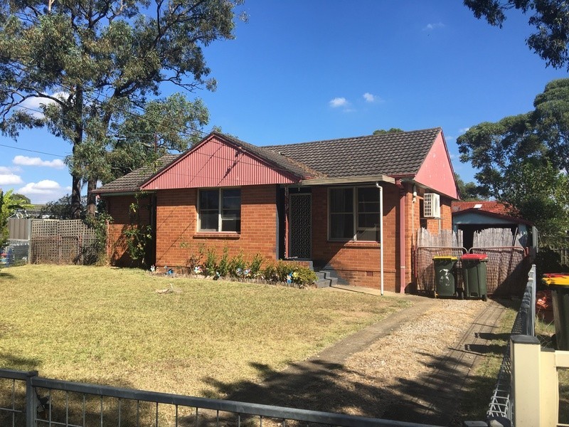 8 Tonga Steet, Lethbridge Park NSW 2770