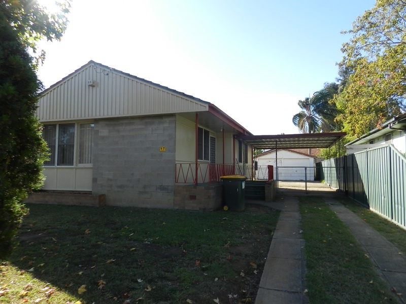 17 Gasmata Crescent, Whalan NSW 2770