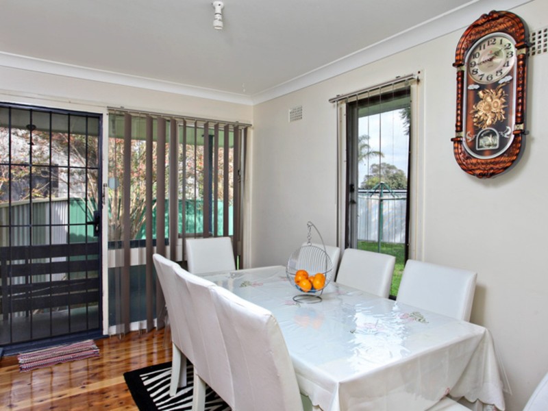 6 Peterlee Place, Hebersham NSW 2770