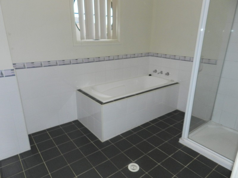 2/33 Blenheim Avenue, Rooty Hill NSW 2766