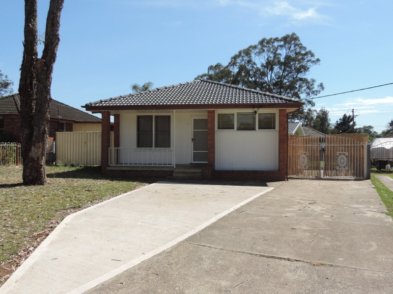 21 Waitaki Cres, Lethbridge Park NSW 2770