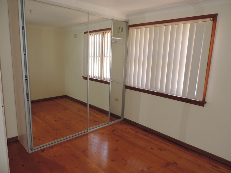 21 Waitaki Cres, Lethbridge Park NSW 2770