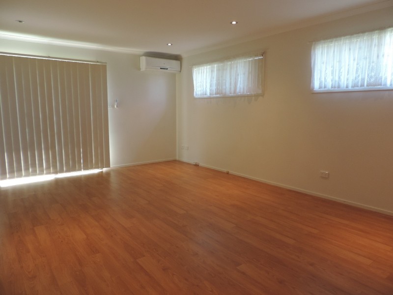 4a Natuna Place, Lethbridge Park NSW 2770