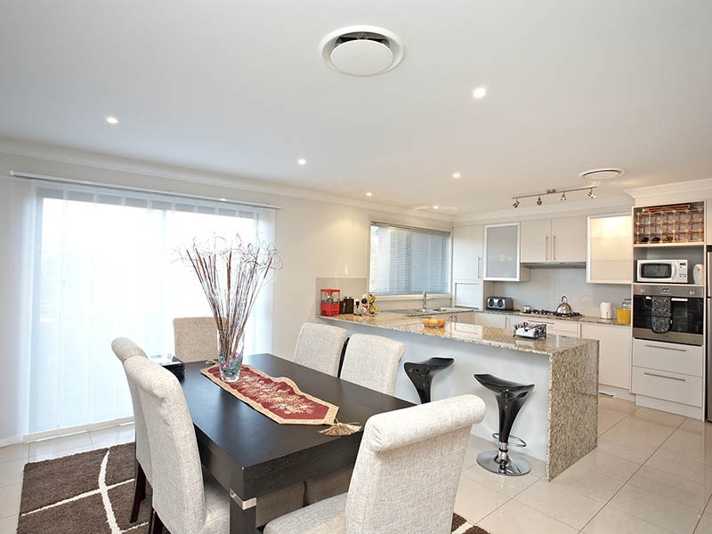 9 Townsend Cres, Ropes Crossing NSW 2760