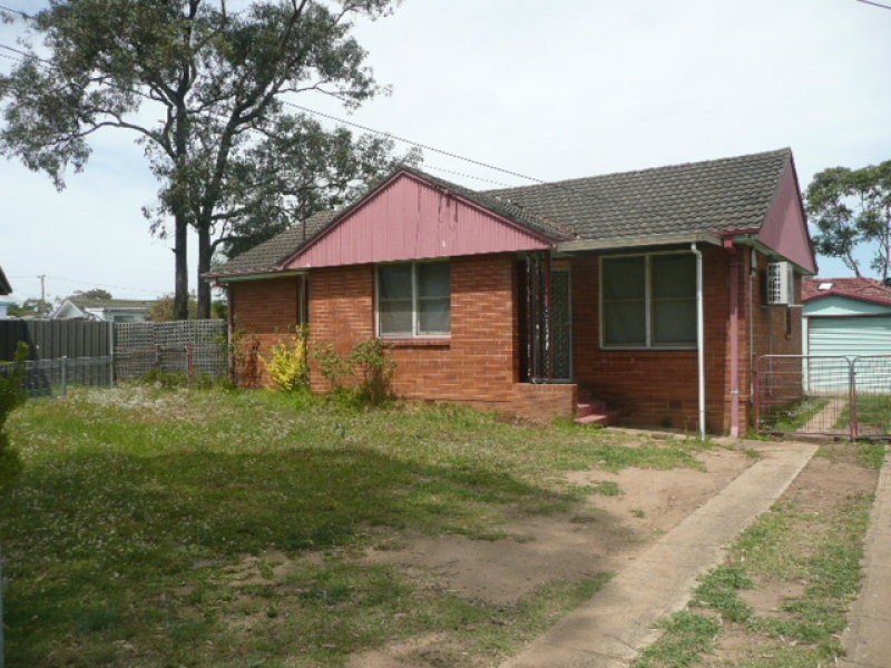 8 Tonga Place, Lethbridge Park NSW 2770