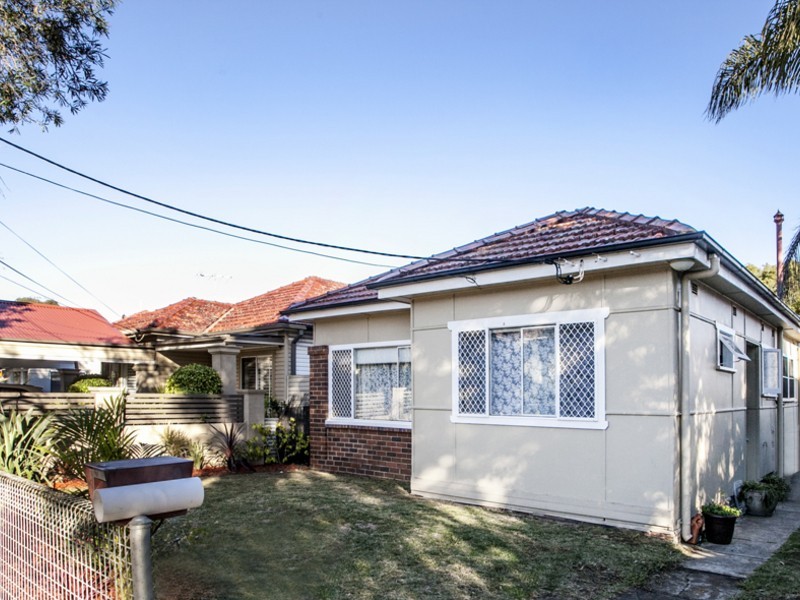 10 Parkland Avenue, Punchbowl NSW 2196