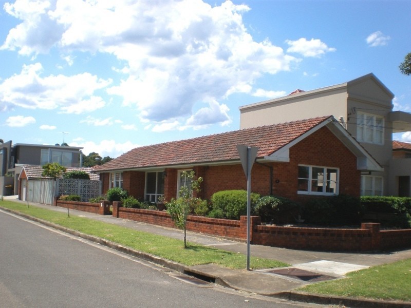 16 Noble Street, Rodd Point NSW 2046