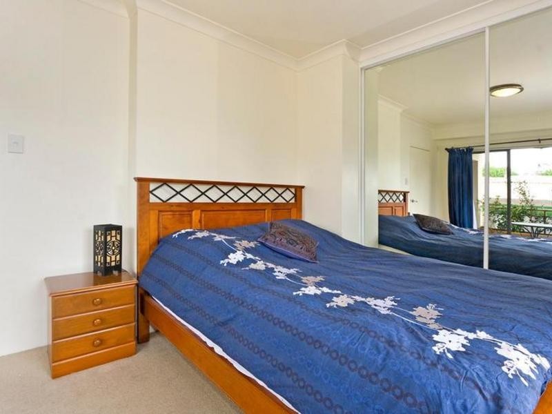 13 gibbons, Redfern NSW 2016