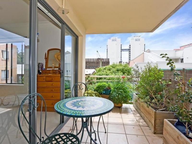 13 gibbons, Redfern NSW 2016