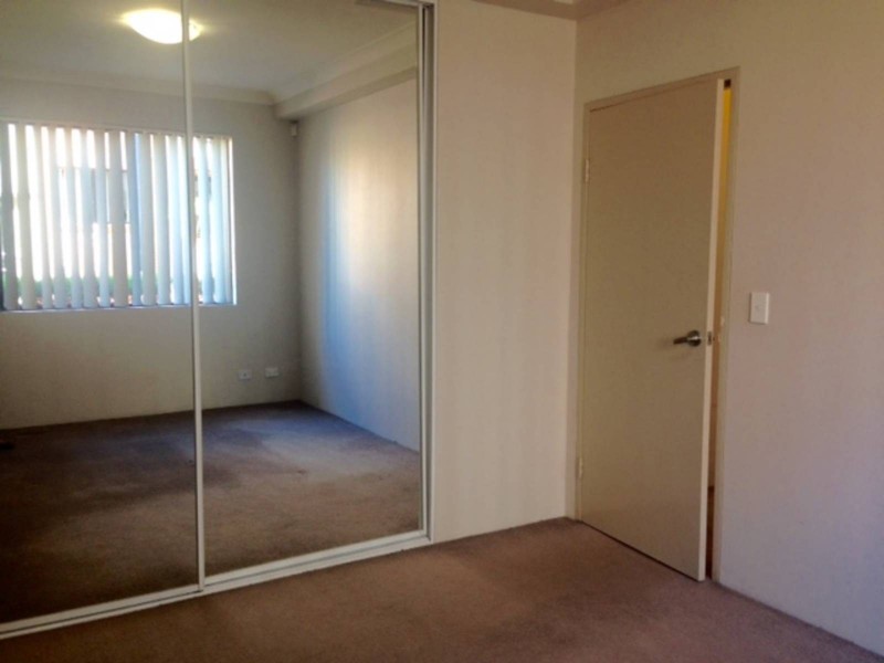 2/24-28 Reid Avenue, Westmead NSW 2145