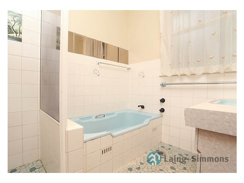 3 Rosebery Rd, Guildford NSW 2161