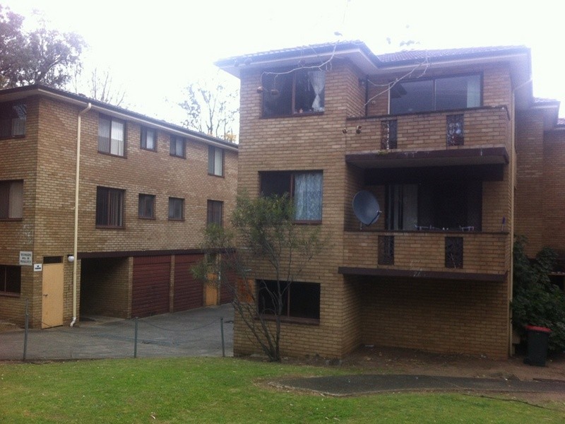 6/30  Allen Street, Harris Park NSW 2150