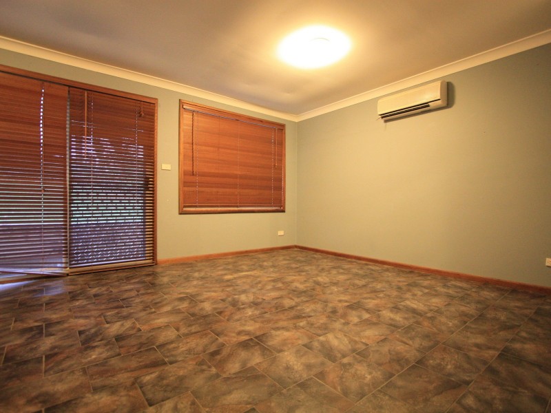 11 Conway Avenue, Cambridge Park NSW 2747