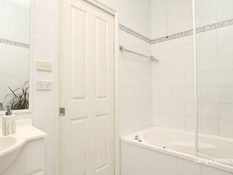 2 Barry Place, Wentworthville NSW 2145