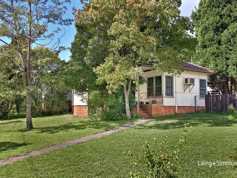 17 Farnsworth Avenue, Campbelltown NSW 2560