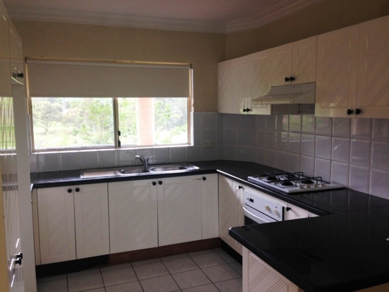 2/2-4 Oakes Street, Westmead NSW 2145