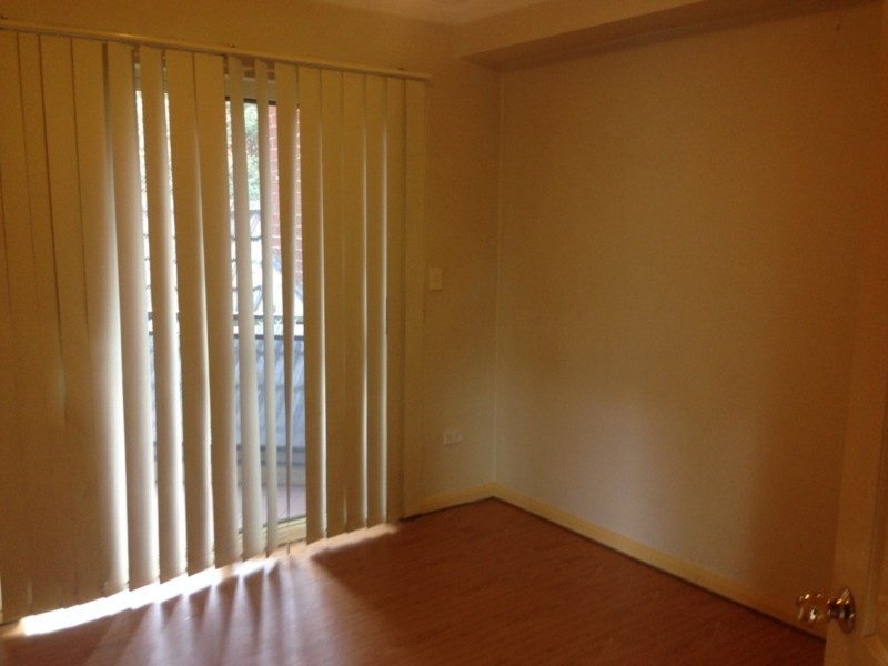 2/2-4 Oakes Street, Westmead NSW 2145