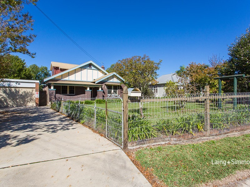 4 Hammers Road, Northmead NSW 2152
