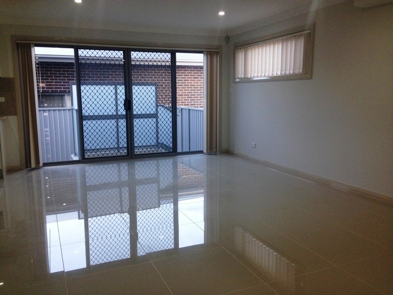 2/62 Hampden Road, South Wentworthville NSW 2145