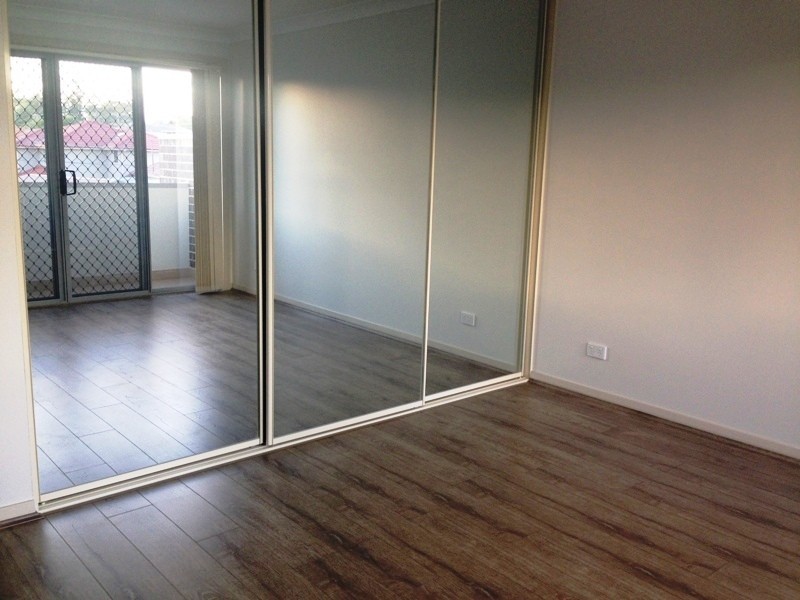 2/62 Hampden Road, South Wentworthville NSW 2145