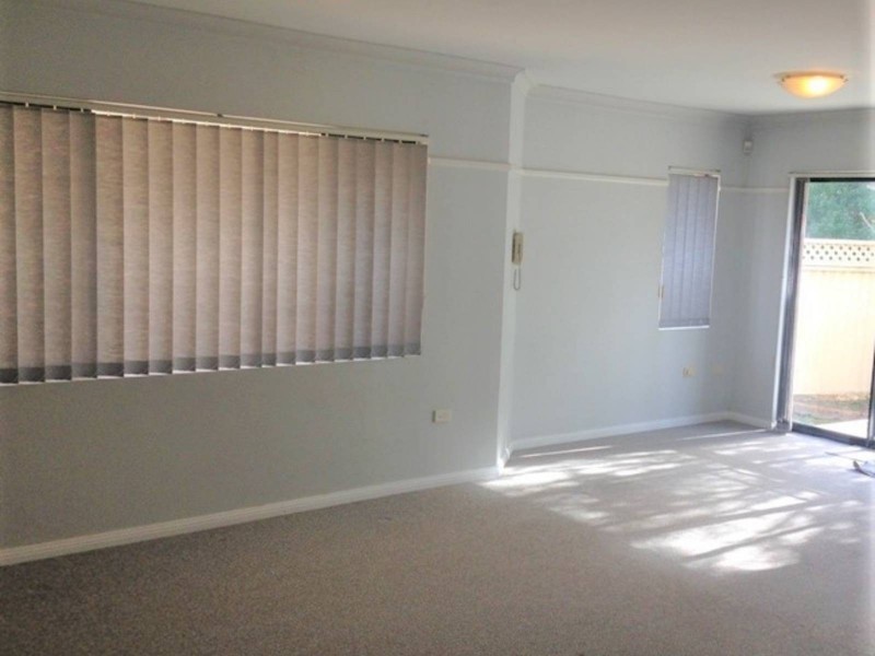 8/27-31 Windermere Avenue, Northmead NSW 2152