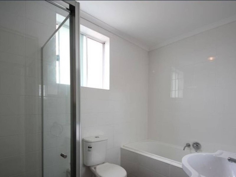 25/2-12  Civic Avenue, Pendle Hill NSW 2145