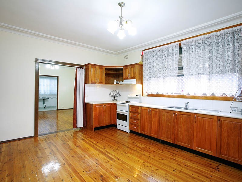 13 Beamish Road, Northmead NSW 2152