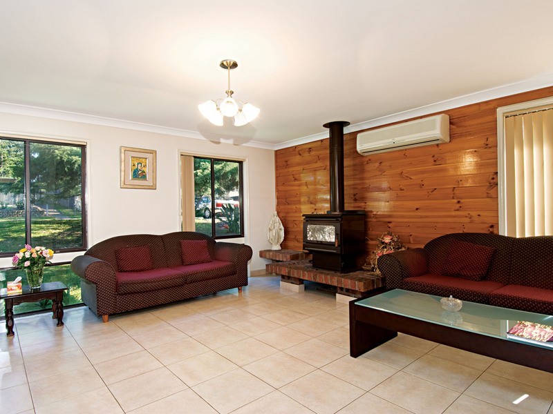 8 Hakea Crescent, Galston NSW 2159